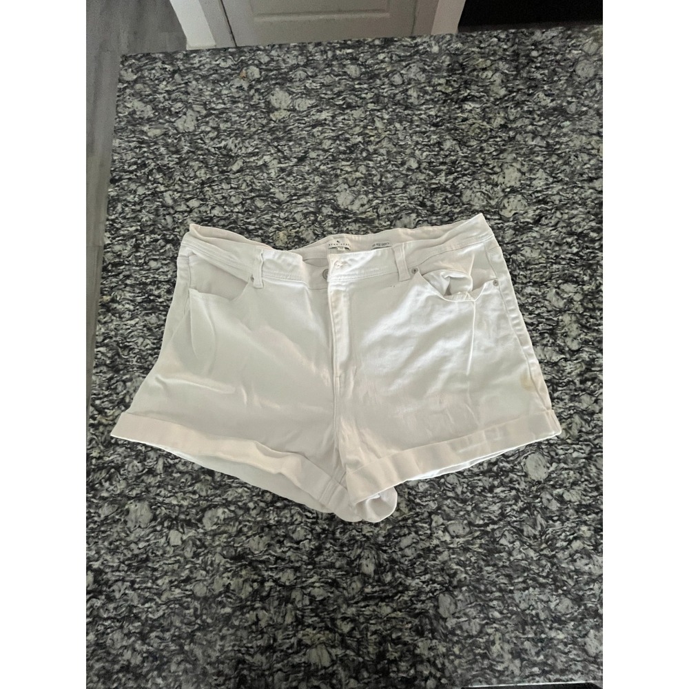 True Craft Mid Rise Shorty Shorts Women 20W White Denim Cuffed Hem Everyday Wear